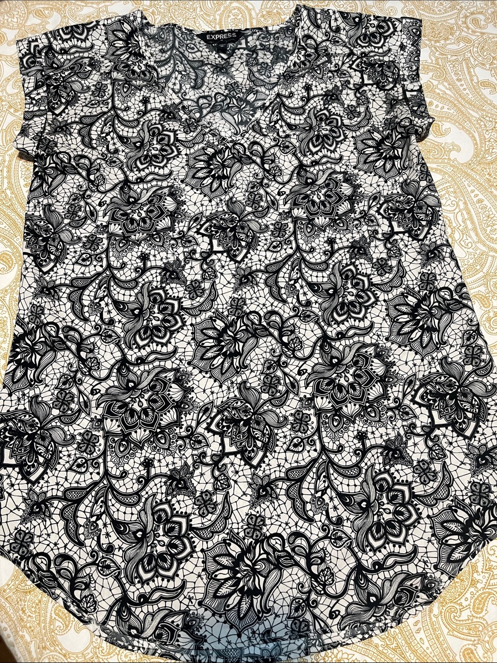 Express Black & White Floral Lace-Print Tee